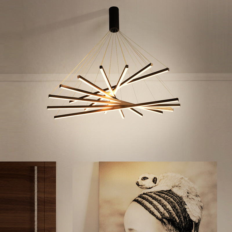 Lineær LED Lysekrone Med Geometrisk Design | Integreret LED Belysning I Flere Konfigurationer | Indendørs Loftbelysning Til Store Rum | Vanero
