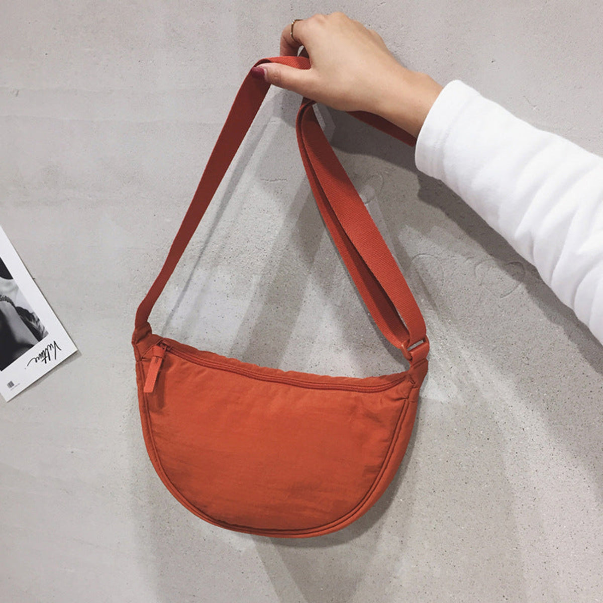 Dame Crossbody Taske i Polyester & Nylon | Justerbar Rem & Flere Lommer | Kompakt Sling Skuldertaske Til Hverdagsbrug | Vanero