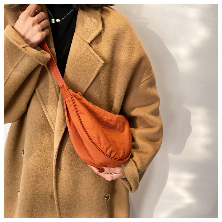 Dame Crossbody Taske i Polyester & Nylon | Justerbar Rem & Flere Lommer | Kompakt Sling Skuldertaske Til Hverdagsbrug | Vanero