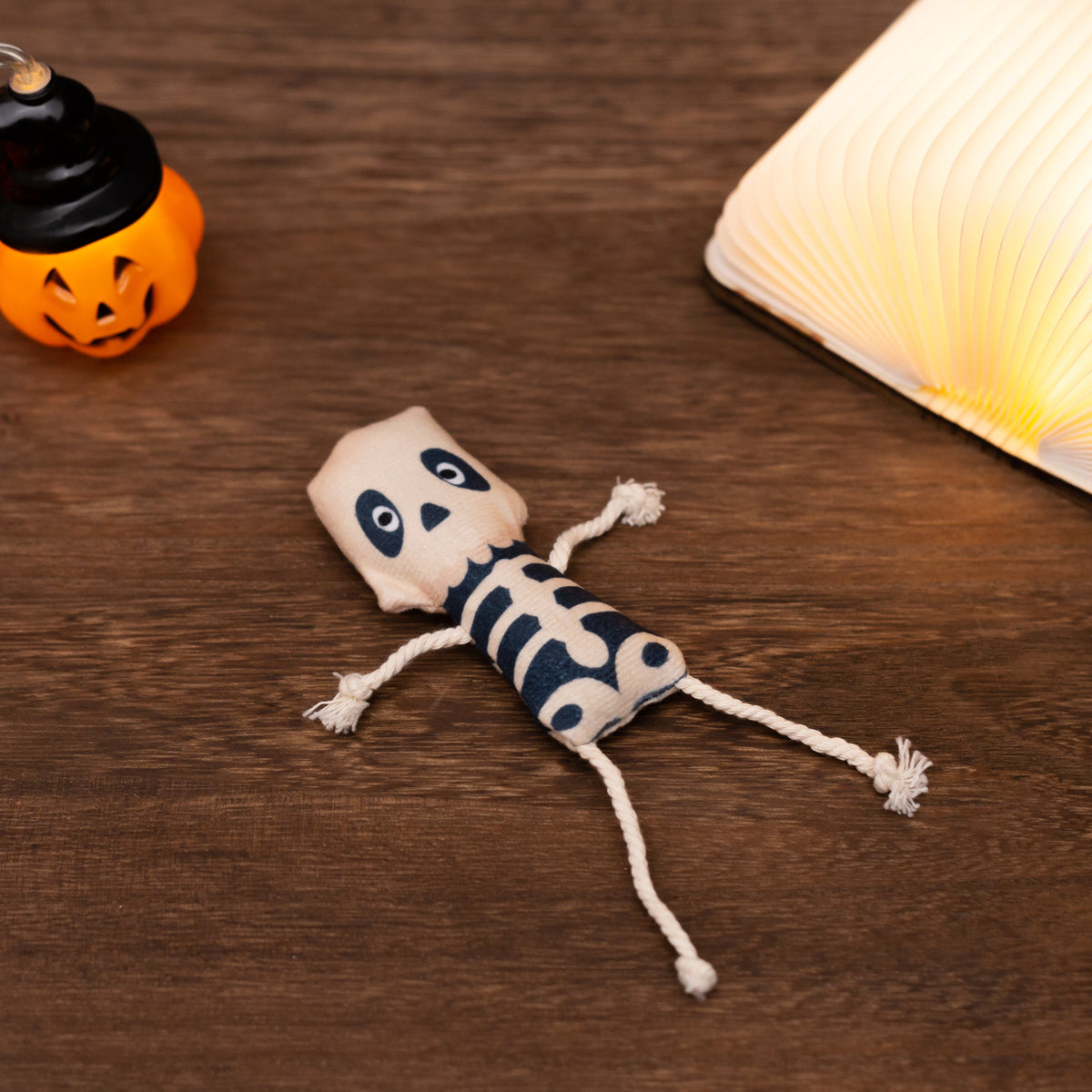 Halloween Kattelegetøj med Katteurt | Kranieformet Plyschdesign | Interaktivt Legetøj Til Indendørs Leg & Sæsonbrug | Vanero
