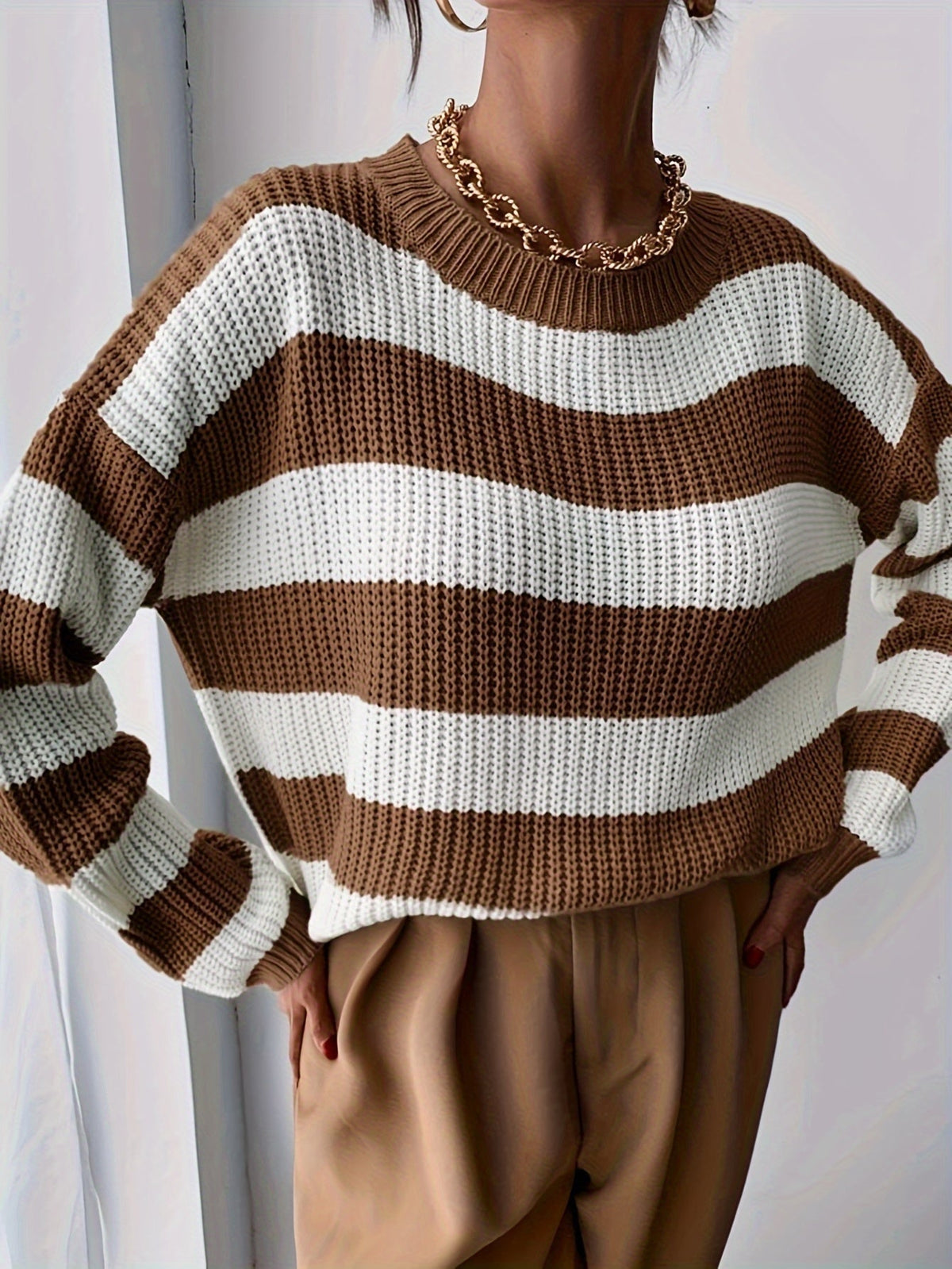 Oversized Strikjakke Til Dame | Brede Tofarvede Striber & Grov Strikstruktur | Rund Hals, Overskudte Skuldre & Lange Ærmer | Vanero