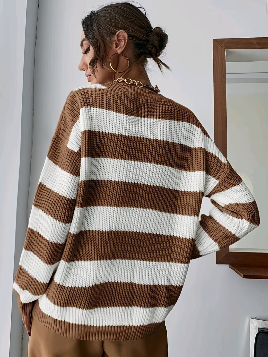 Oversized Strikjakke Til Dame | Brede Tofarvede Striber & Grov Strikstruktur | Rund Hals, Overskudte Skuldre & Lange Ærmer | Vanero