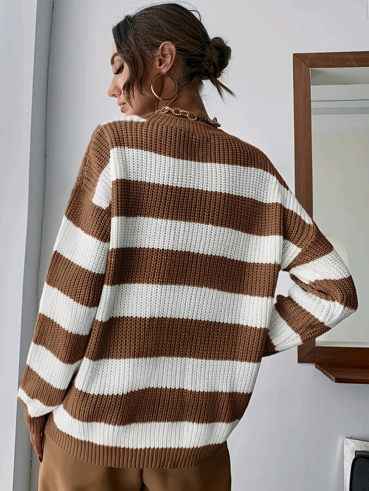 Oversized Strikjakke Til Dame | Brede Tofarvede Striber & Grov Strikstruktur | Rund Hals, Overskudte Skuldre & Lange Ærmer | Vanero