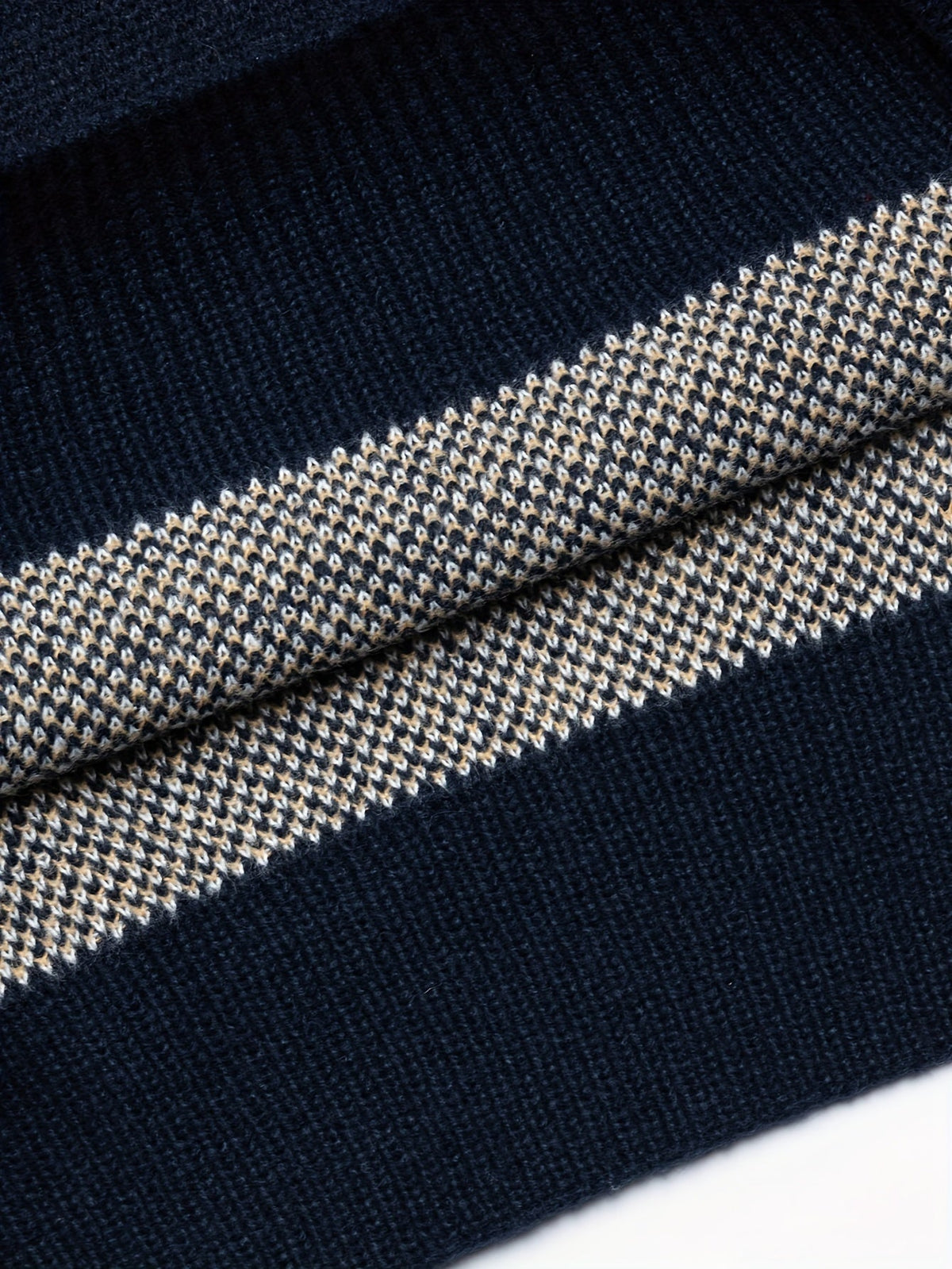 Strikpullover Til Herre | Nordisk Inspireret Jacquard Med Rombe- & Zigzagmønster | Løs Pasform, Rund Hals & Ribbede Manchetter | Vanero