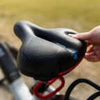 Cykelsadel Med Affjedring | Gummikonstruktion & Integreret Vibrationsdæmpning | Vandafvisende Overflade & Reflektor Bagpå | Vanero